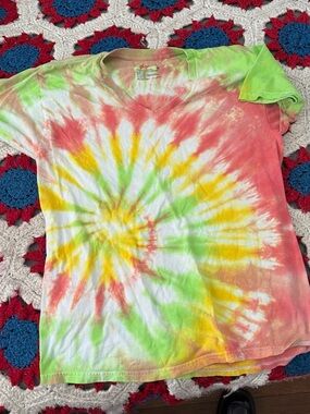 Tie-Dye V-Neck T-Shirt in Yellow, Green & Coral